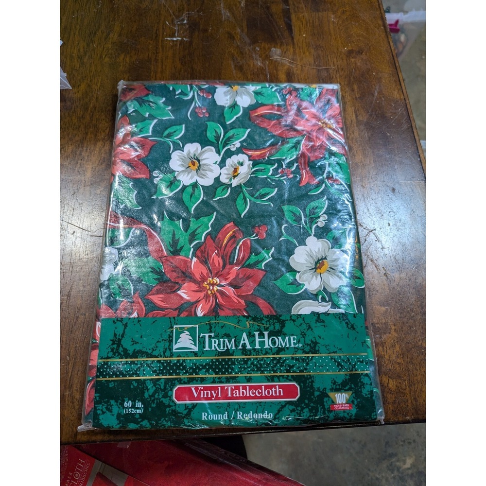 Vtg Trim A Home Vinyl Tablecloth Christmas Pretty Poinsettia 60 Inch Round NIP